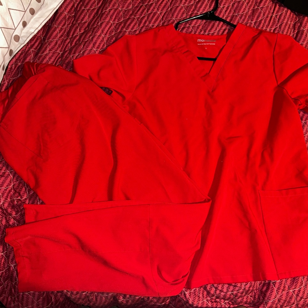 Scrub set
